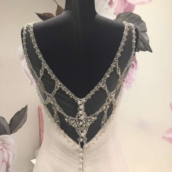 PRONOVIAS WEDDING GOWN! - Picture 8 of 8